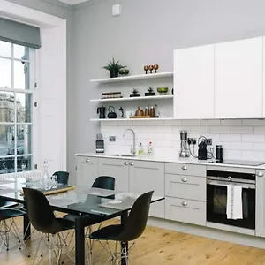 Apartment Joivy Bold And Spacious 1bed Home, Near Haymarket Train Station, Edinburgh