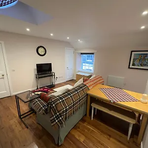 Apartment One Bee, Edinburgh